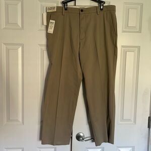 Dockers easy khaki classic fit pants Men’s size 38x29 NWT